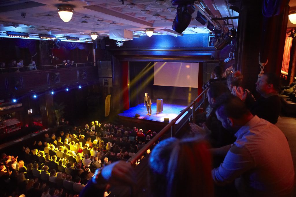Bauchredner Tim Becker im Kaufleuten Zürich