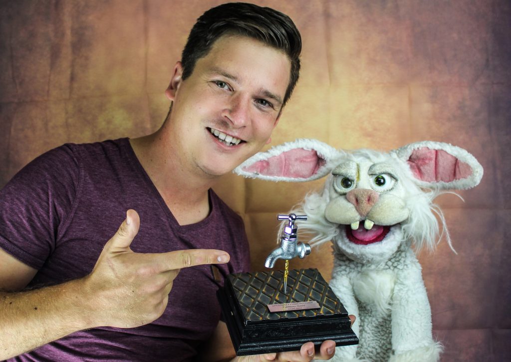 Der Bauchredner Tim Becker gewinnt Comedy Preis