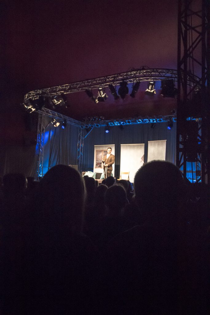 Bauchredner Tim Becker mit seinen Puppen bei Kultur im Zelt in Braunschweig